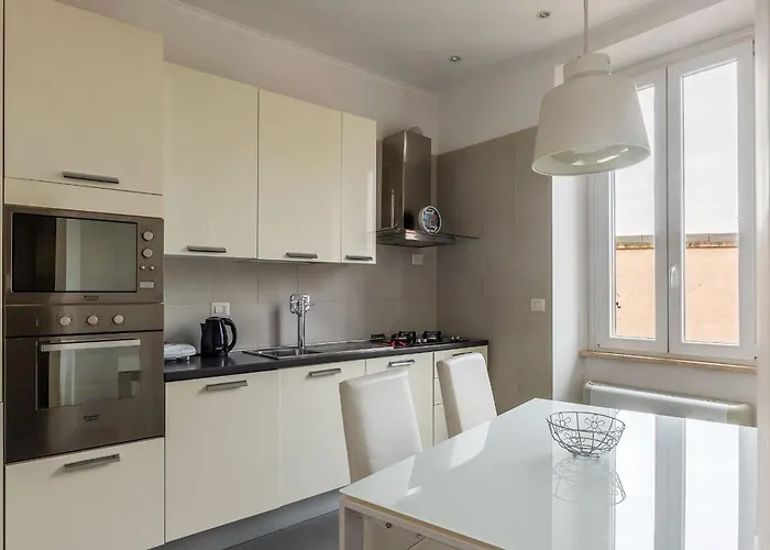 Apartment Guesthost - Trastevere Station Bright With Terrace Rom